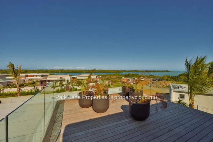 Villa à Anahita: Luxe Moderne avec Vue Imprenable sur le Rive Est