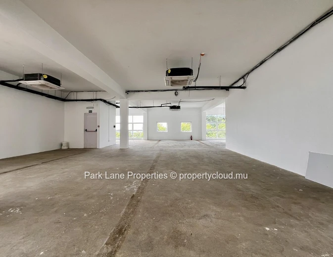 Spacious 371 m² Office or call center space in Ebene with stunning mountain view