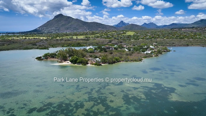 Fortier Plage : Contemporary Three-Bedroom Coastal Living with Panoramic Views