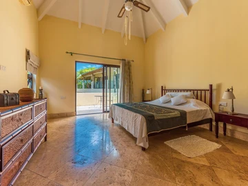 6 Bedroom Villa