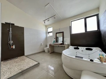 8 Bedroom House