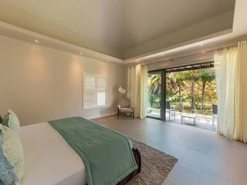 6 Bedroom House