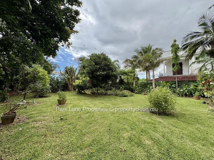 Charming colonial-style home with garden and views in Floreal