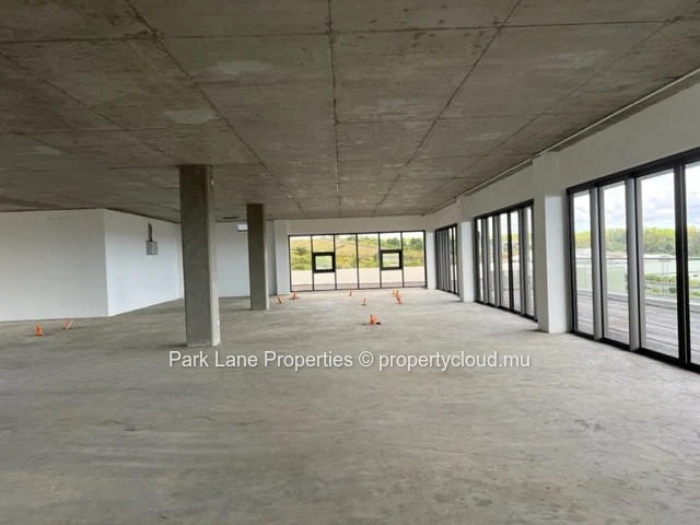 Exclusive offices on the 2nd floor in Bagatelle