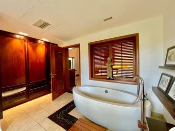 7 Bedroom Villa