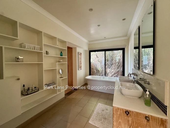 A Majestic Retreat in the Heart of Nature