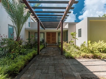 6 Bedroom House