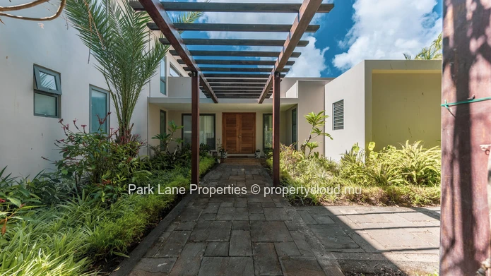 6-Bedroom Villa with Pool and Garden Views – Anahita, Beau Champ