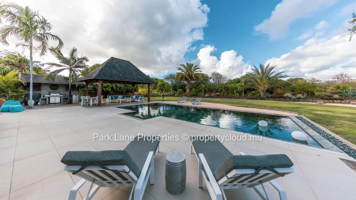 Single-storey luxury villa within the Tamarina Golf Estate, Tamarin
