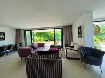5 Bedroom Villa