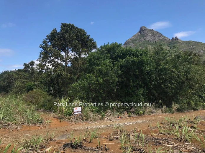 Vast plot of agricultural land with splendid views over mountain in St Pierre, Moka.