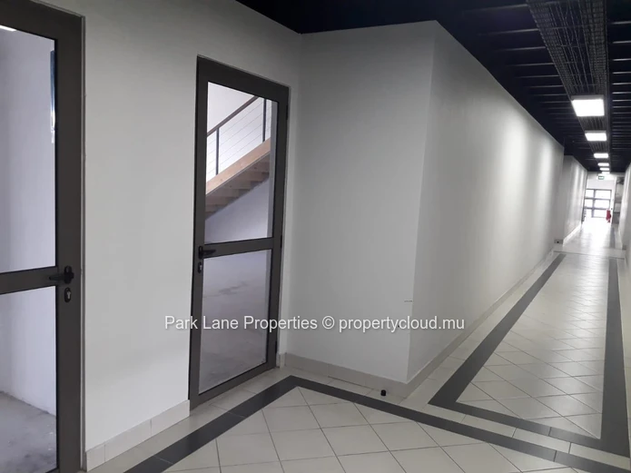 Office Space in Floréal with ground floor and mezzanine 