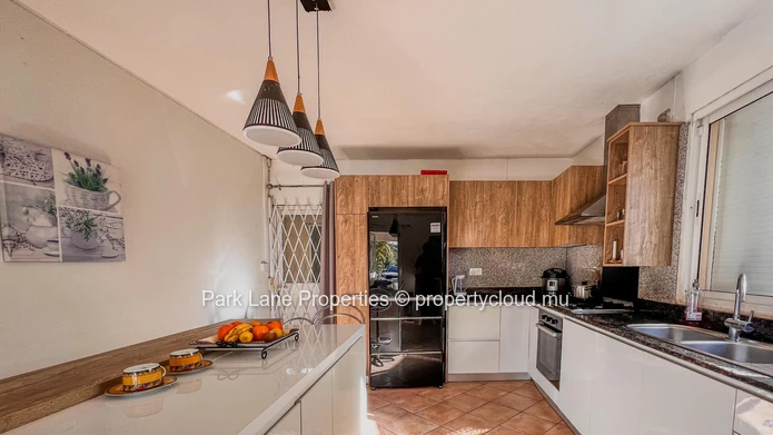 Charming family home in Floréal – Peaceful setting, enhanced security & mountain views