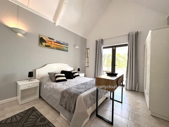 Duplex with magnificent view of the ocean