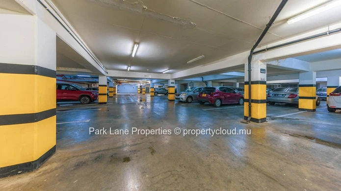 Commercial space ideally situated in the heart of Black River