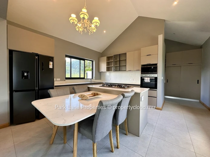 Stunning 4 bedroom en suite family home in a secure gated estate