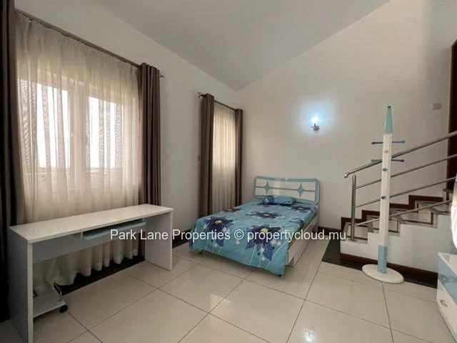 Modern penthouse in Vieux Quatre Bornes - large terrace and parking