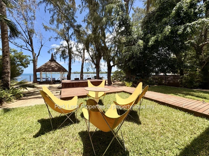 Tamarin at its Best - Family Home and Cottage on the Water's Edge