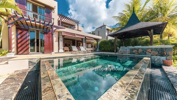 Exquisite Tropical Villa Nestled in a Prestigious Golf Domaine
