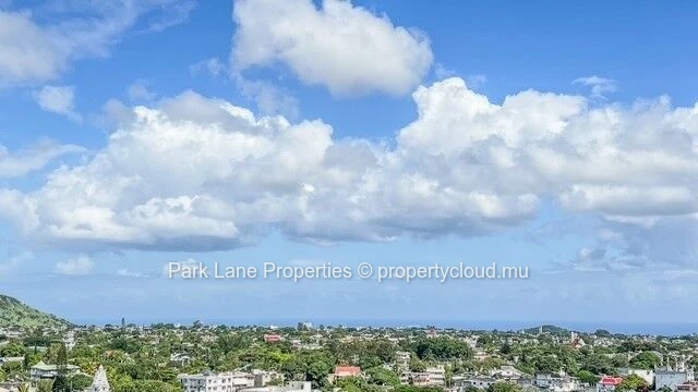 Elegant 330 m² modern residence with breathtaking mountain & sea views