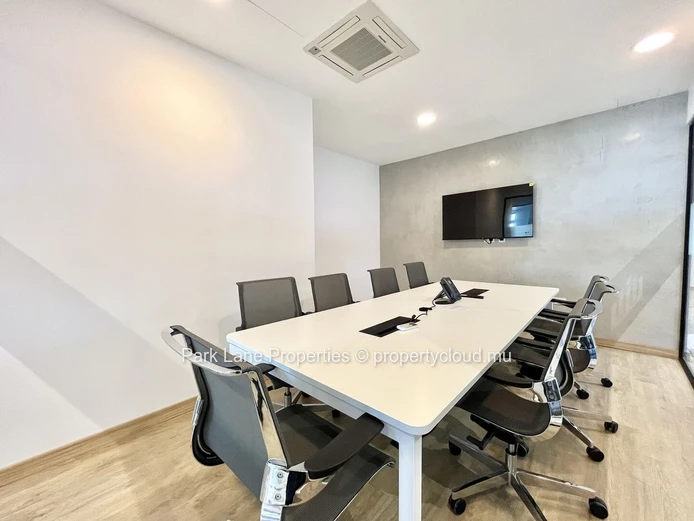 Bureau privé tout inclus : parfait pour des équipes de Jusqu'à 15 Personnes