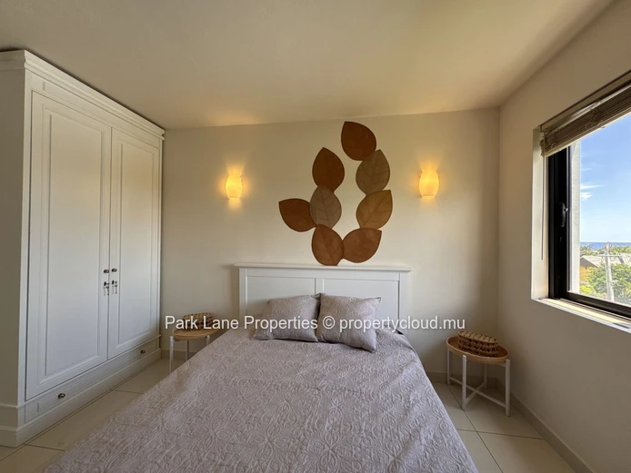 Great penthouse of 240m2 with extensive roof terrace with open views