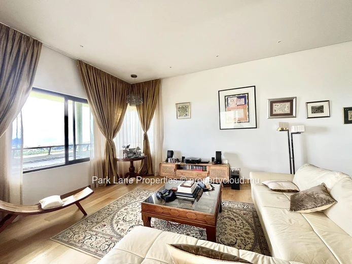 Elegance at the Pinnacle: Experience Absolute Luxury in Floreal!