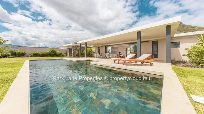 Elegant 4-Bedroom Villa with Scenic Mountain Views and Private Pool