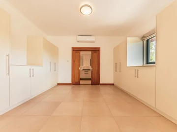 5 Bedroom Villa