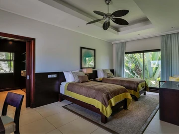 6 Bedroom Villa
