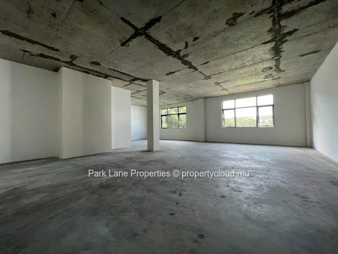 Espace de bureau moderne dans un complexe commercial récemment construit à Moka