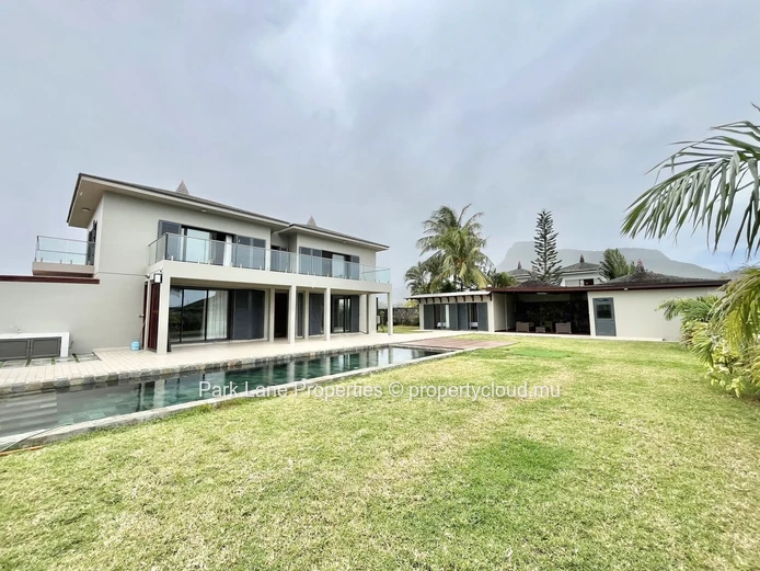 Maison moderne de 450 m² à vendre à Coral Residence, Vieux Grand Port
