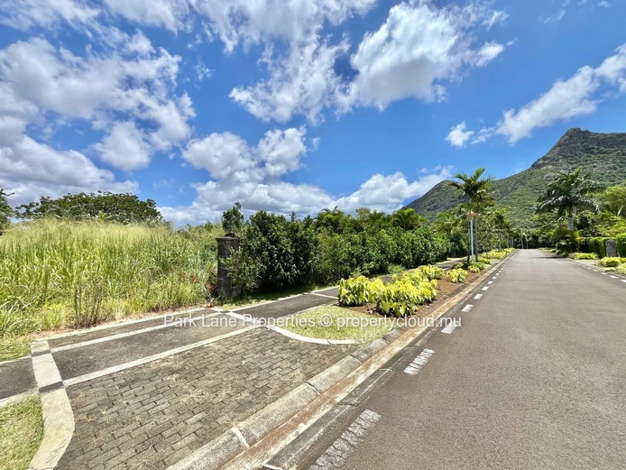 A Prime Residential Plot in the Heart of Moka’s Thriving Landscape