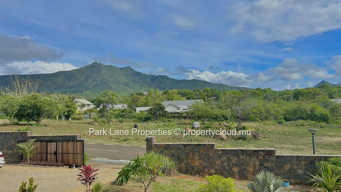 Elegant 4-Bedroom Modern Villa with Pool, BBQ Area, and Breathtaking Mountain Views 