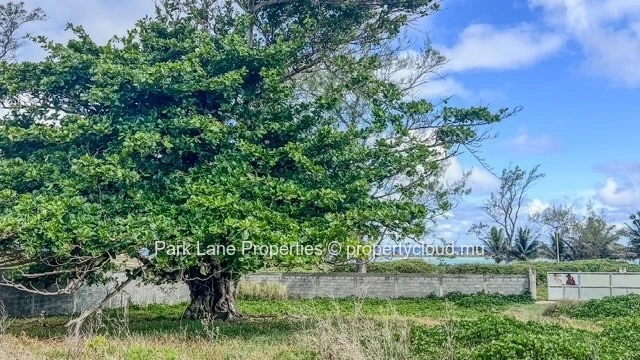 Rare and exclusive absolute beachfront land with direct ocean access - 1.90 arpents - Le Bouchon