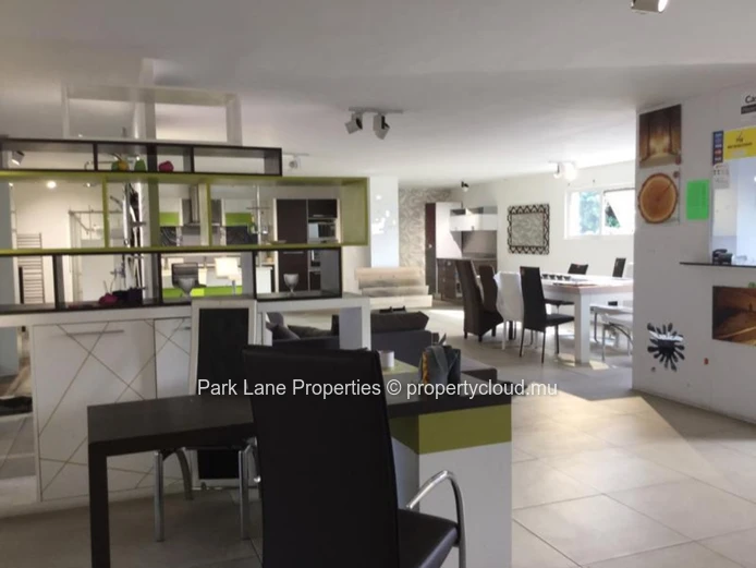 Office with exceptional visibility in Beau Bassin