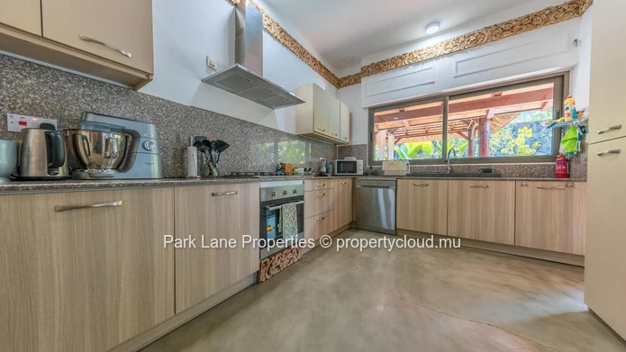Elegant Bali-Style 3-Bedroom Villa with Pool and Kiosk