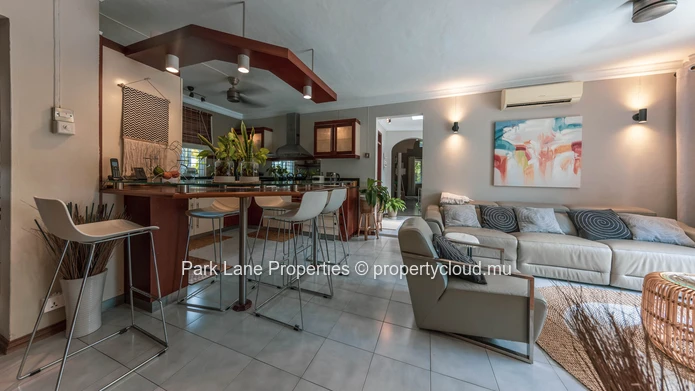 Belle Villa de 4 Chambres avec Piscine et Espaces de Réception au Cœur de Tamarin