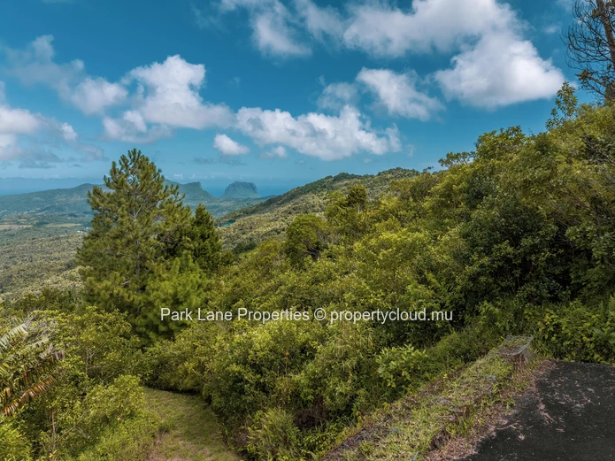 Magnificent and maintained plot with outstanding views