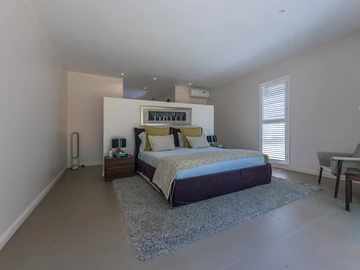 6 Bedroom House
