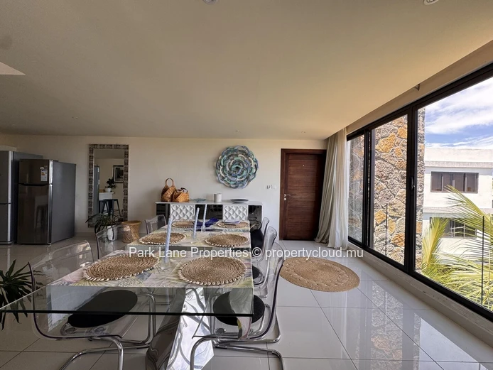 Great penthouse of 240m2 with extensive roof terrace with open views