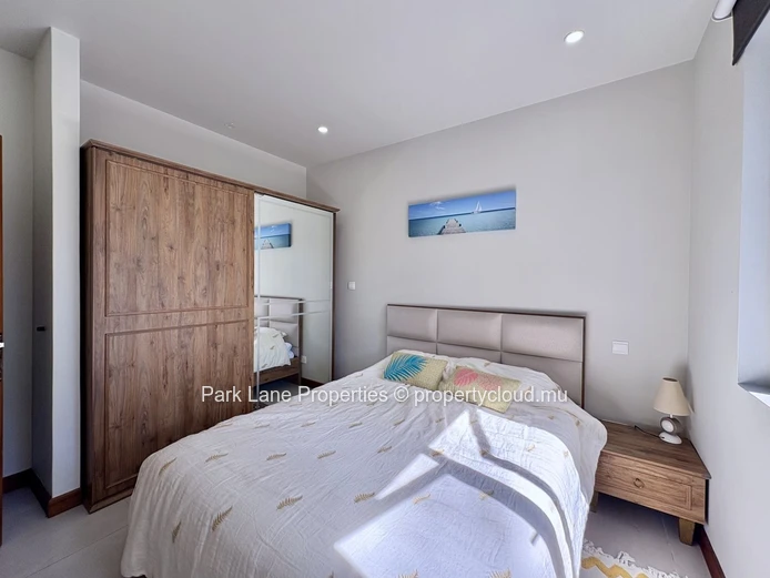 Sea access 3-Bedroom Apartment in Blue Bay with Garden and Pool