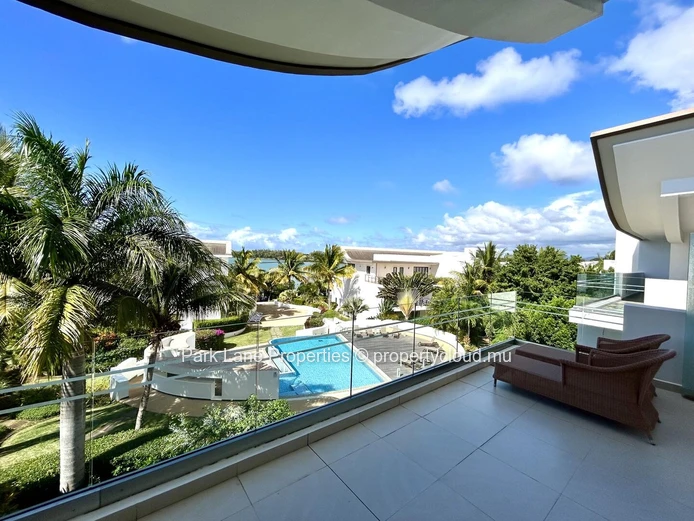 Appartement de Luxe en Bord de Mer avec Vues Imprenables et Piscine Commune à Haute Rive, 800 000 $