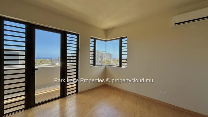 Modern 3-Bedroom Apartment with Rooftop Terrace and Sea Views – West Coast