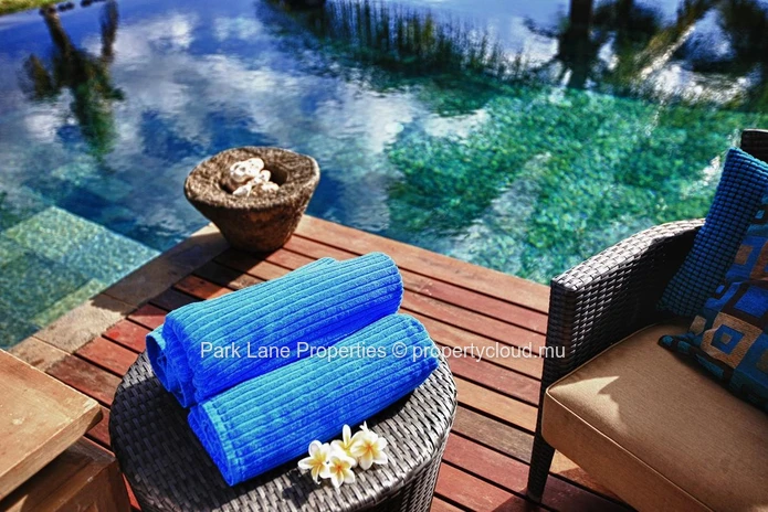 Luxury 6 bedroom villa in a private estate with beach front 5* hotel