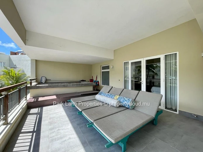 Beautiful apartment in the Bain Boeuf area for sale. 