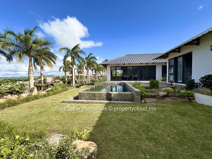 Stunning 4 bedroom en suite family home in a secure gated estate