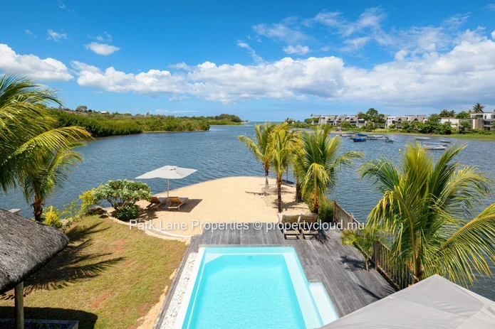 Luxury 5 bedroom marina villa with access and sea views in Mauritius  