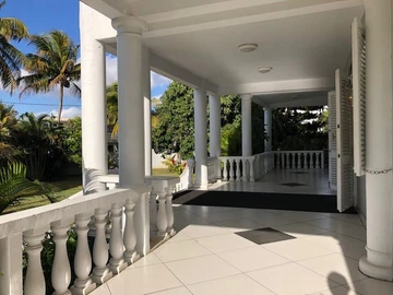 9 Bedroom House