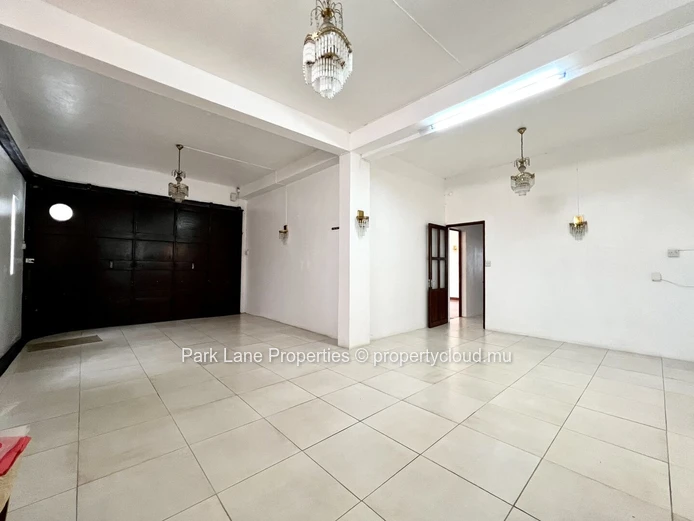 Spacious and Versatile Home in the Heart of Curepipe: Perfect for Family or Office Use